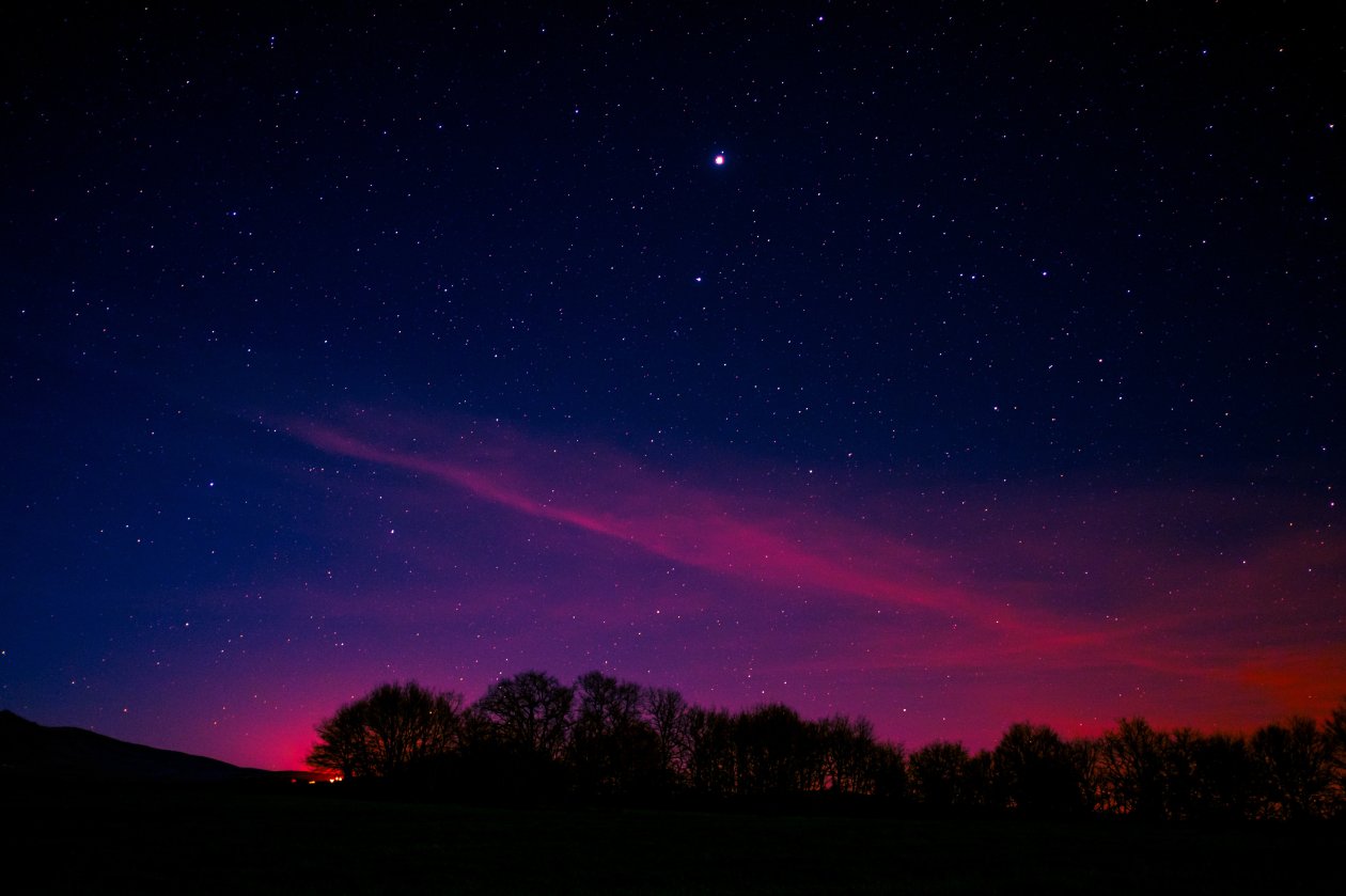Minimal Night Pink Aurora Long Exposure 5k