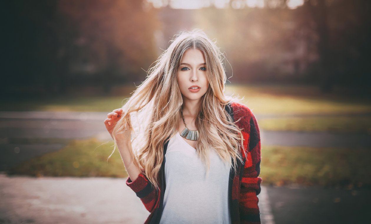 Blonde Girl Sunbeams Mood 4k