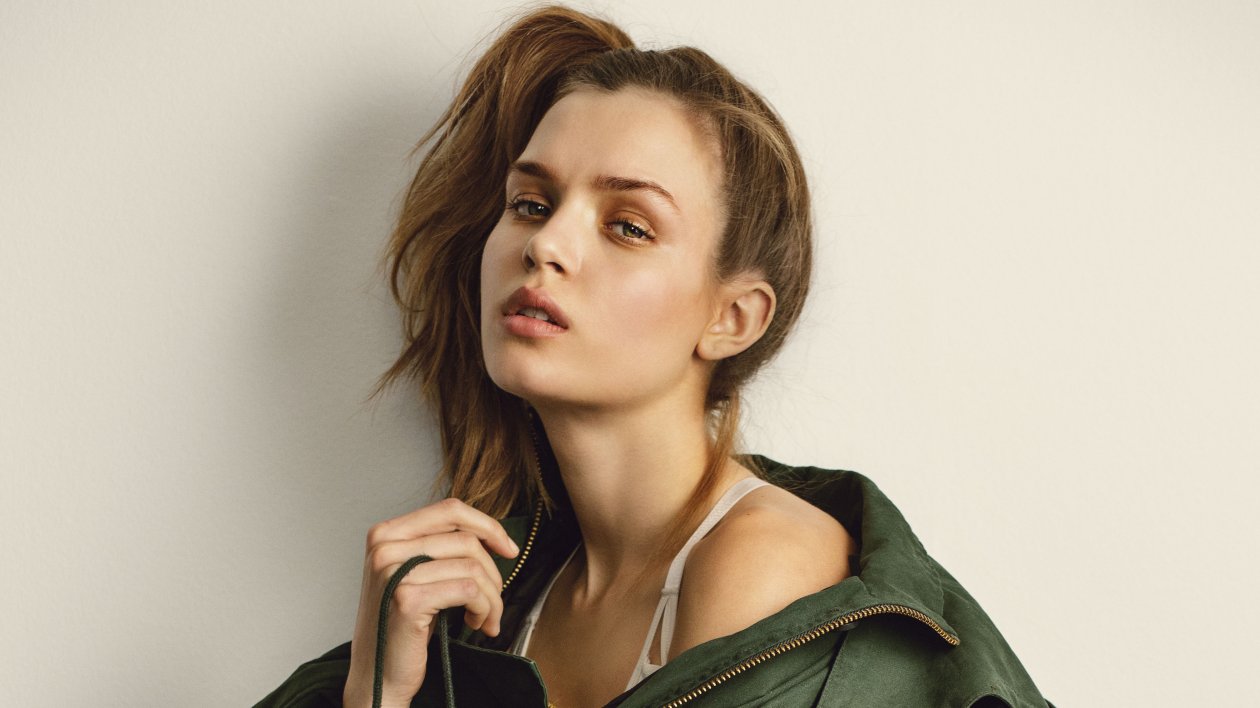 Josephine Skriver 4k New