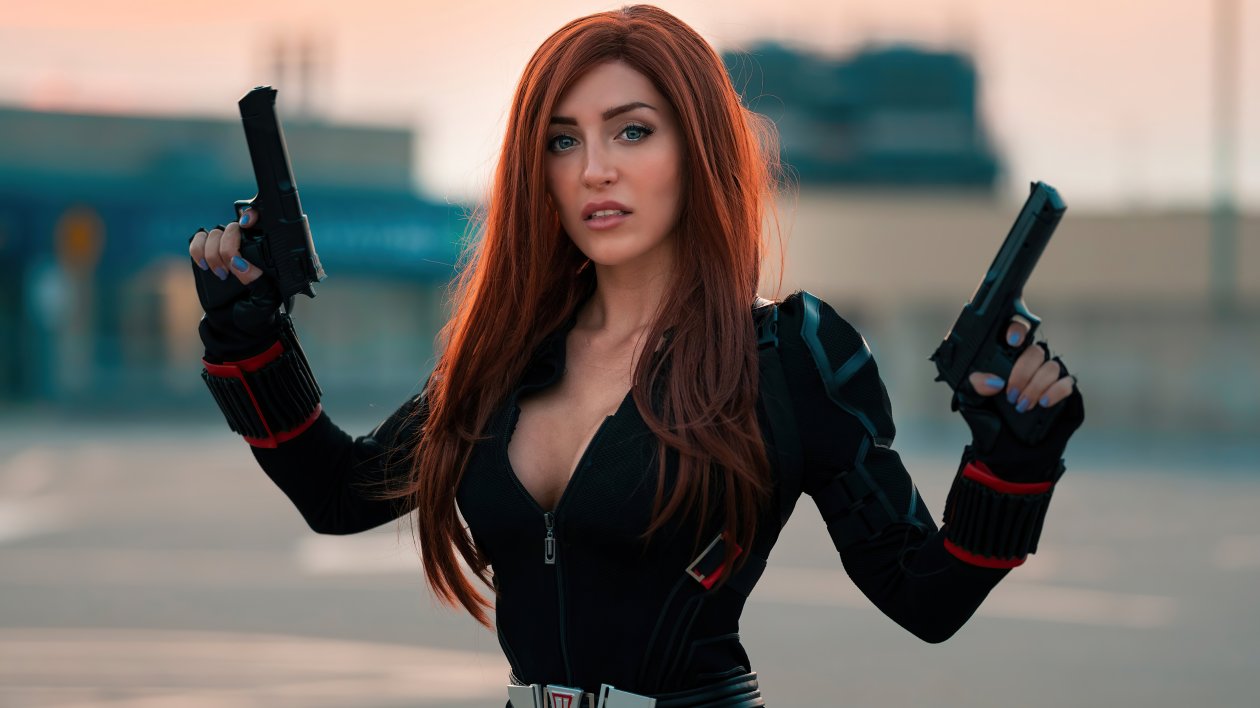 Black Widow With Guns 4k