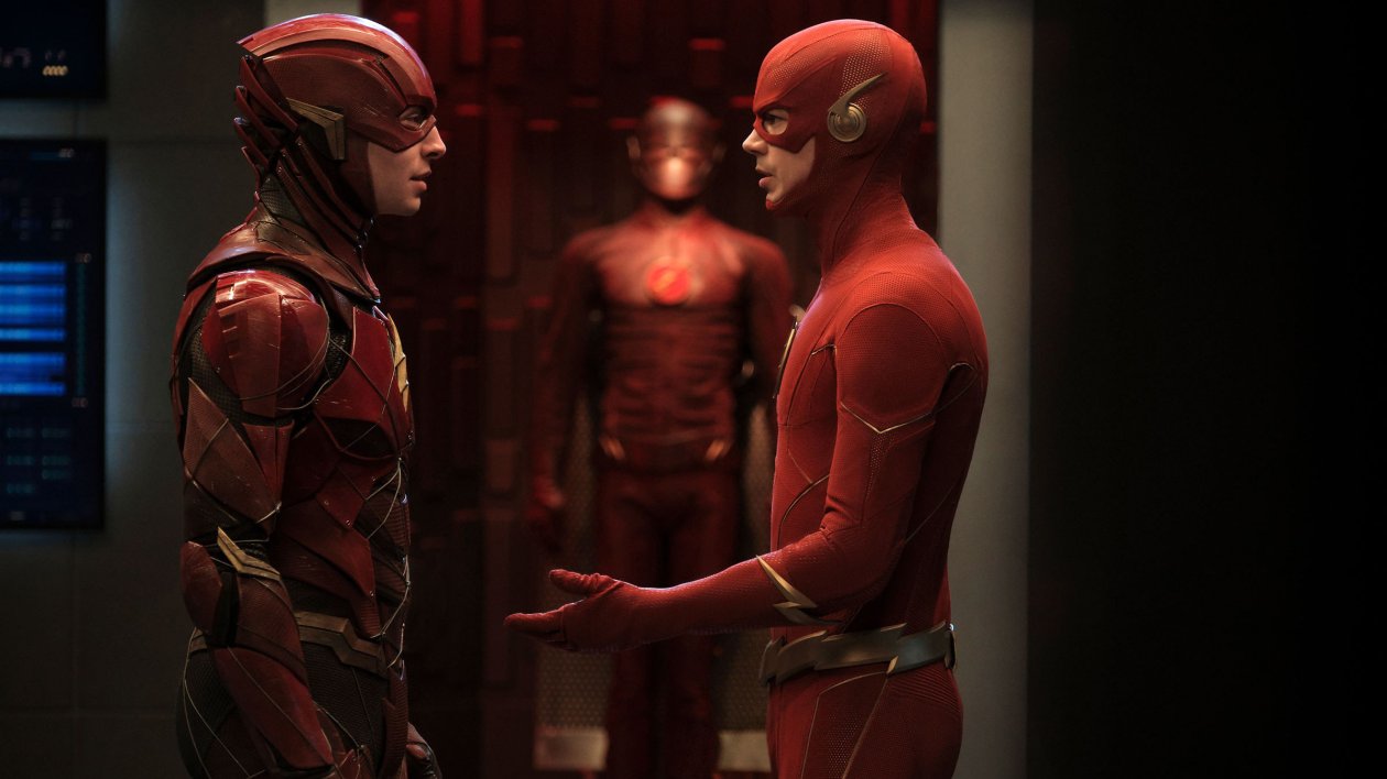 Ezra Miller As Flash Meets Barry Allen In Crisis On Infinite Earths