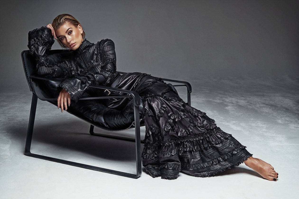Hailey Baldwin Pose Dress Chair 4k