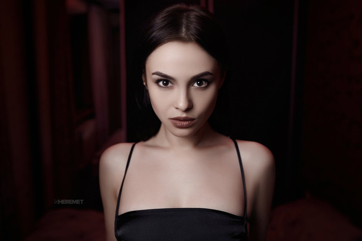 Model Brunette Depth Of Field