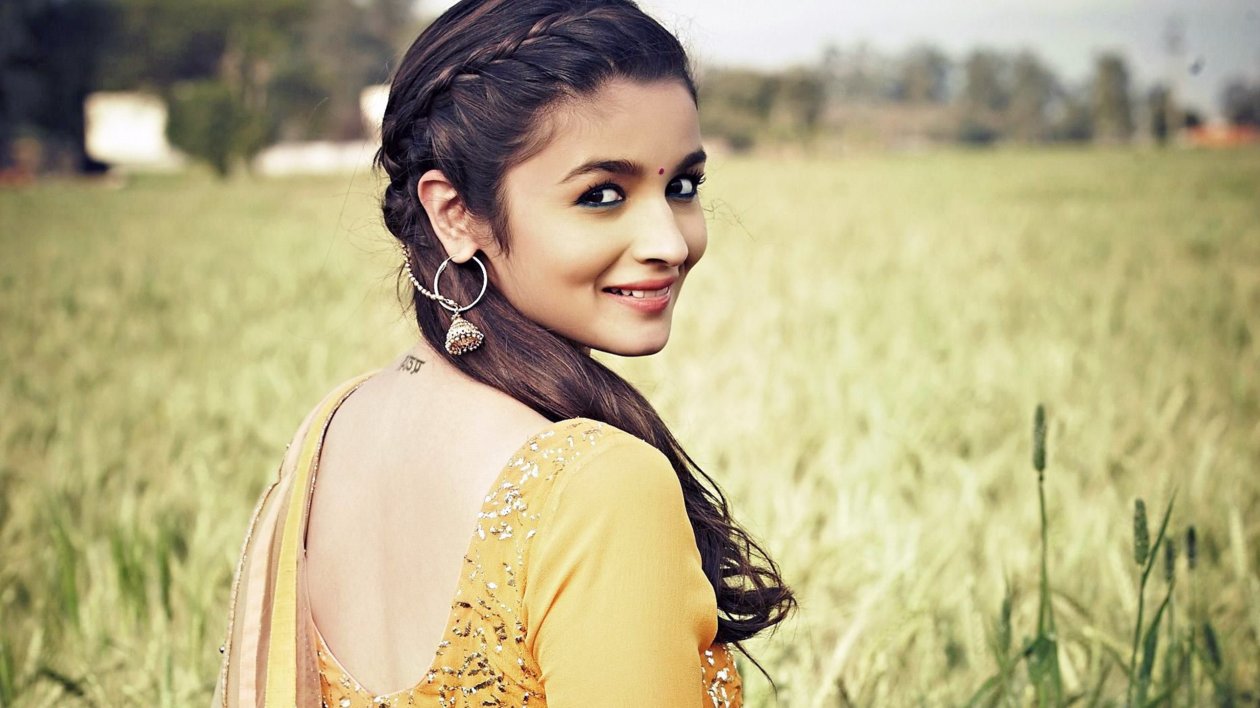 Alia Bhatt Desi Look