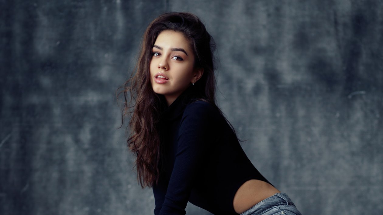 Nastya Model Looking At Viewer 5k