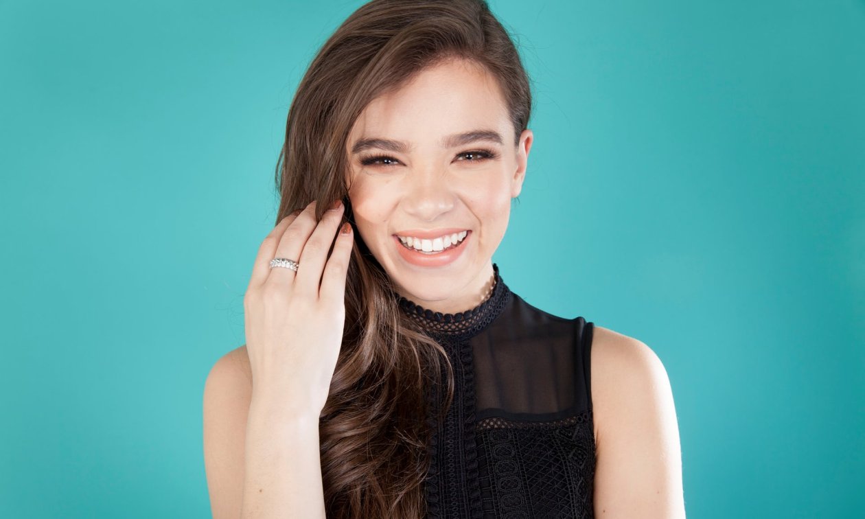Hailee Steinfeld Cute Smile