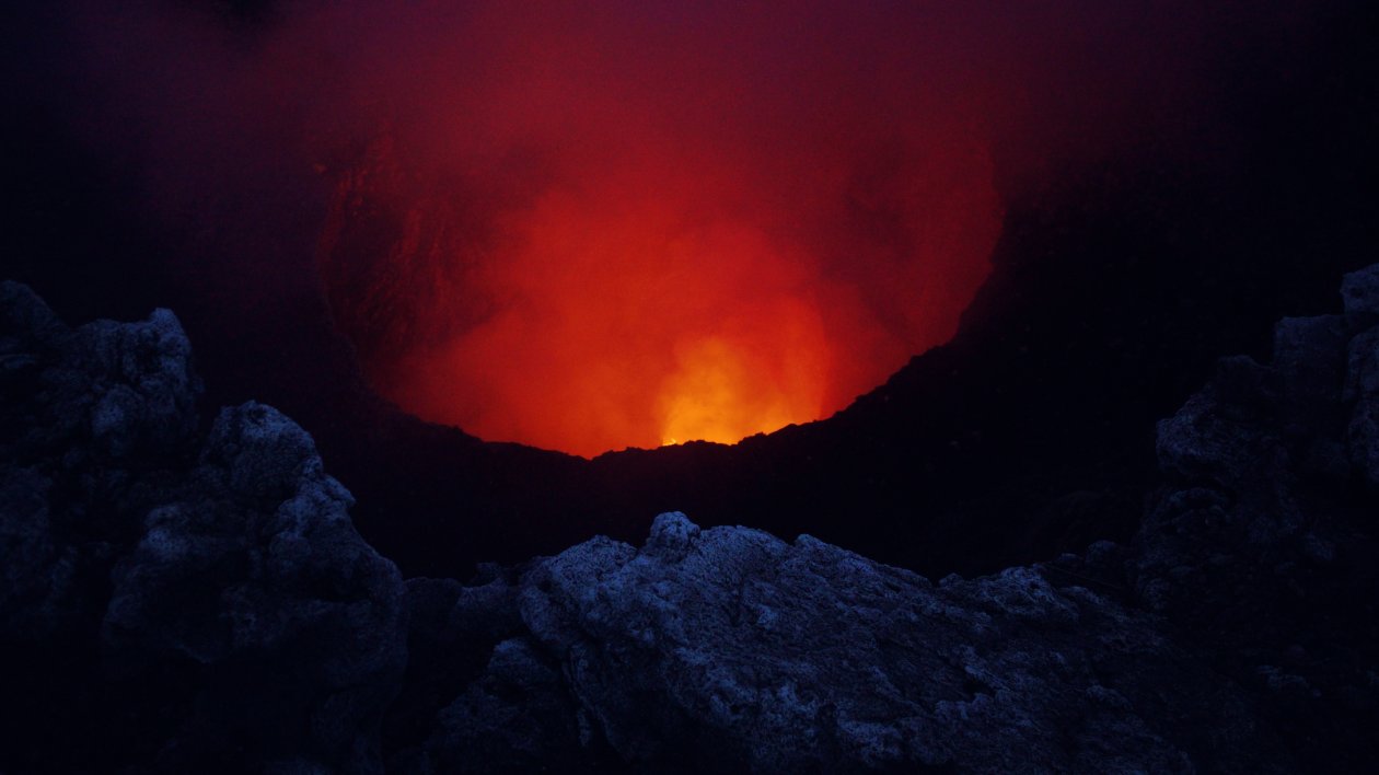 Volcano Dark Red 4k