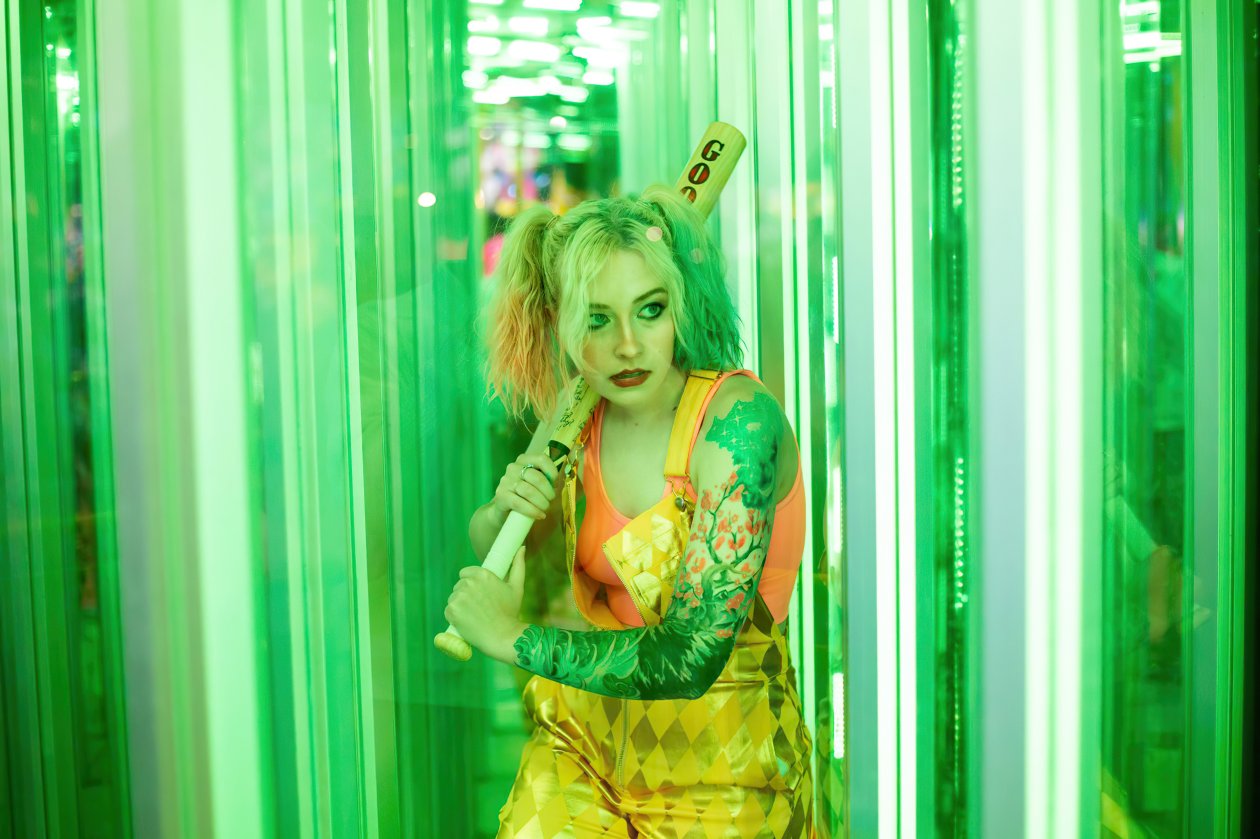 Harley Quinn Cosplay Girl With Bat 4k