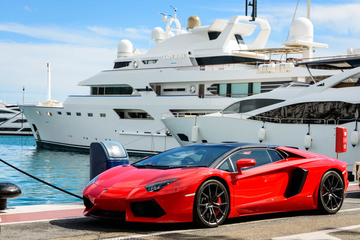 Red Lamborghini Aventador 5k
