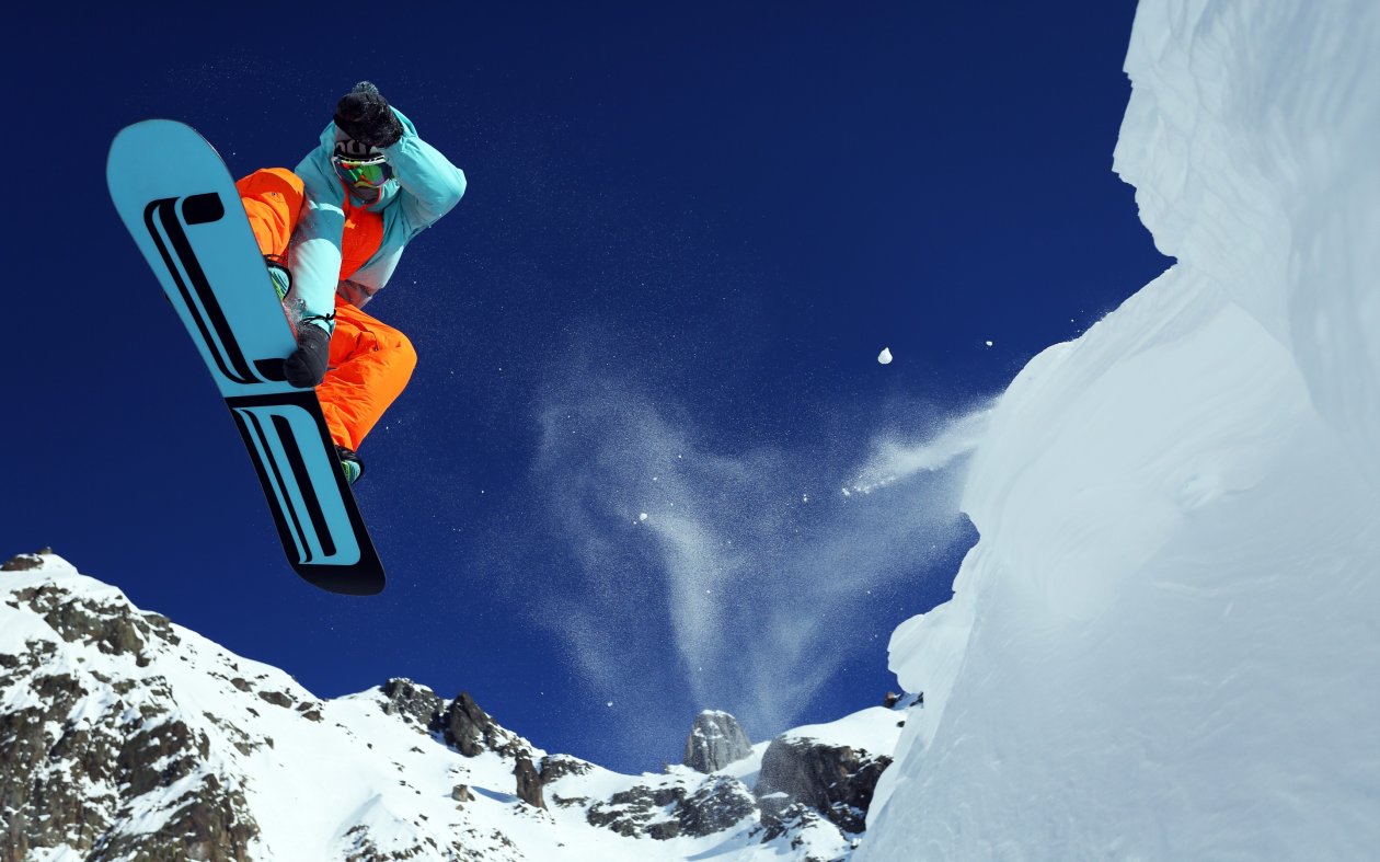 Mountain Skiing HD