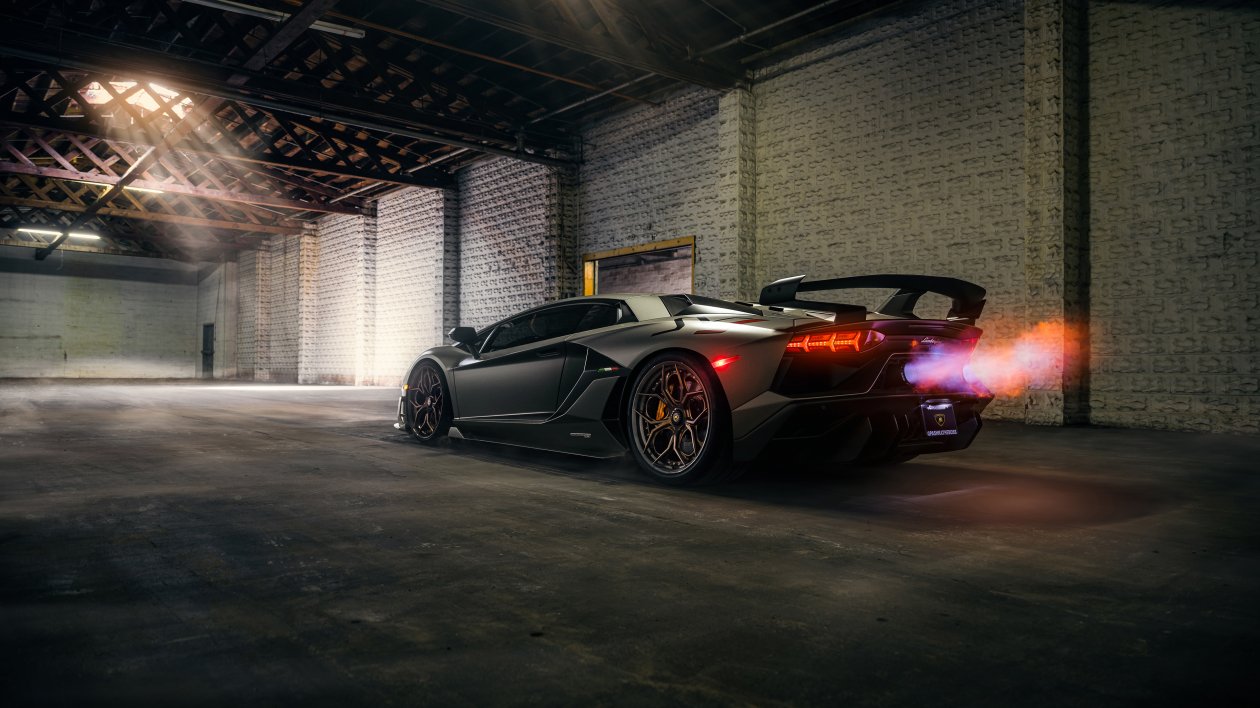 Lamborghini Aventador SVJ Back Fire
