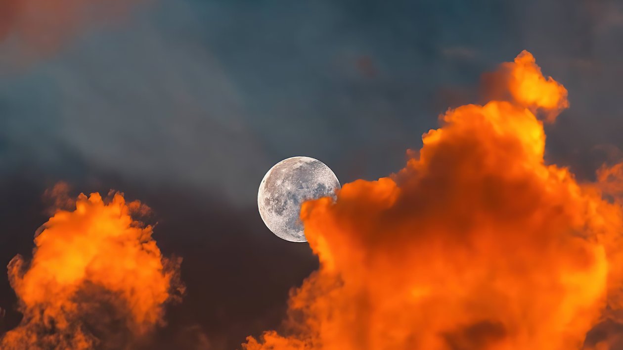 Moon Covered In Clouds 5k