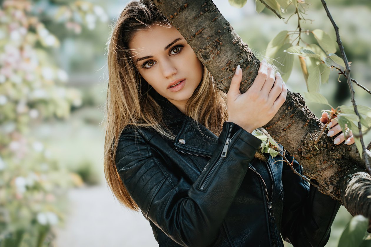 Girl Outdoor Tree Branch 4k