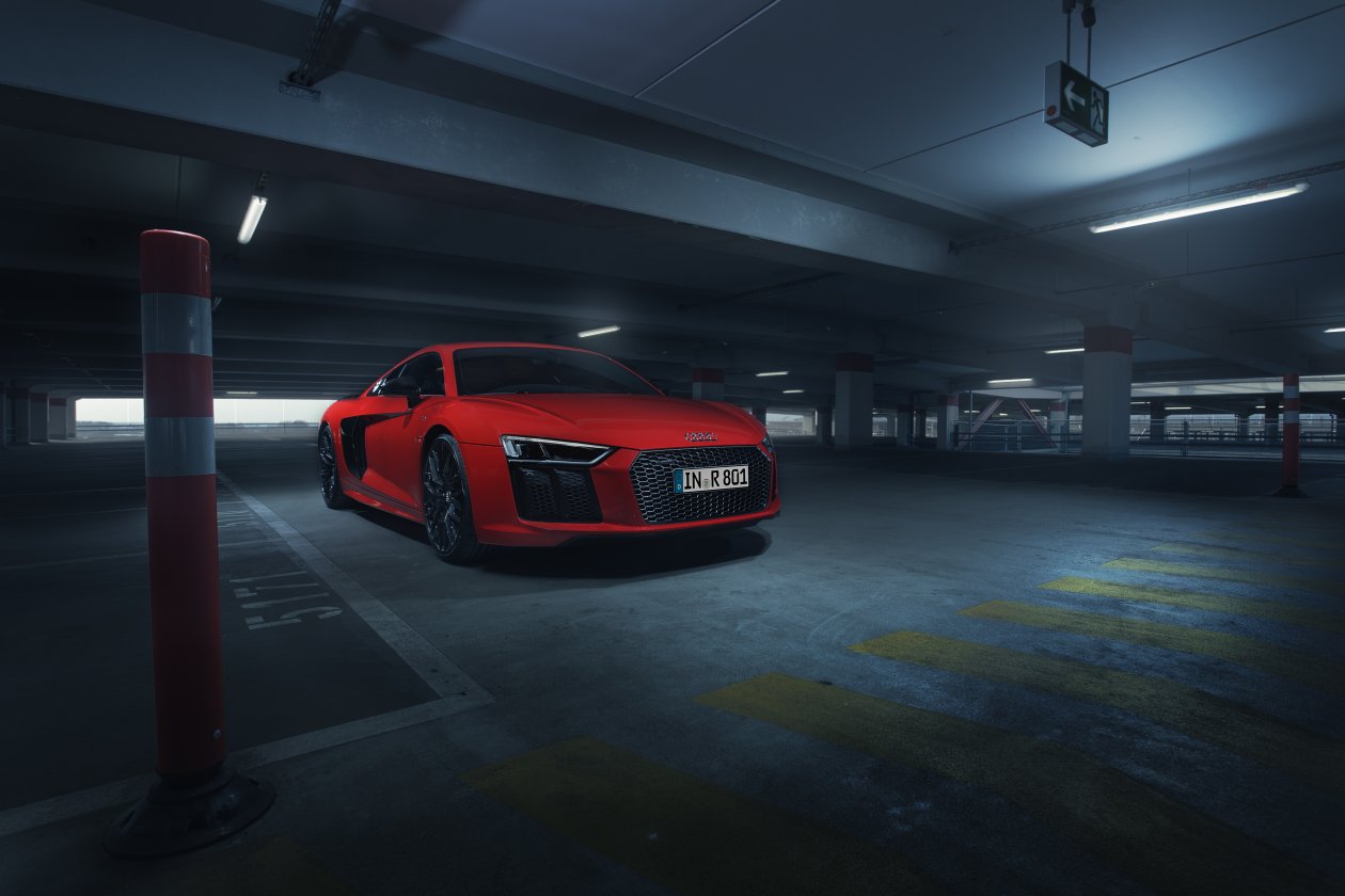 Audi R8 V10 Plus In Parking 4k