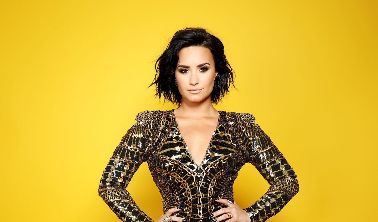 Demi Lovato Echame La Culpa Photoshoot
