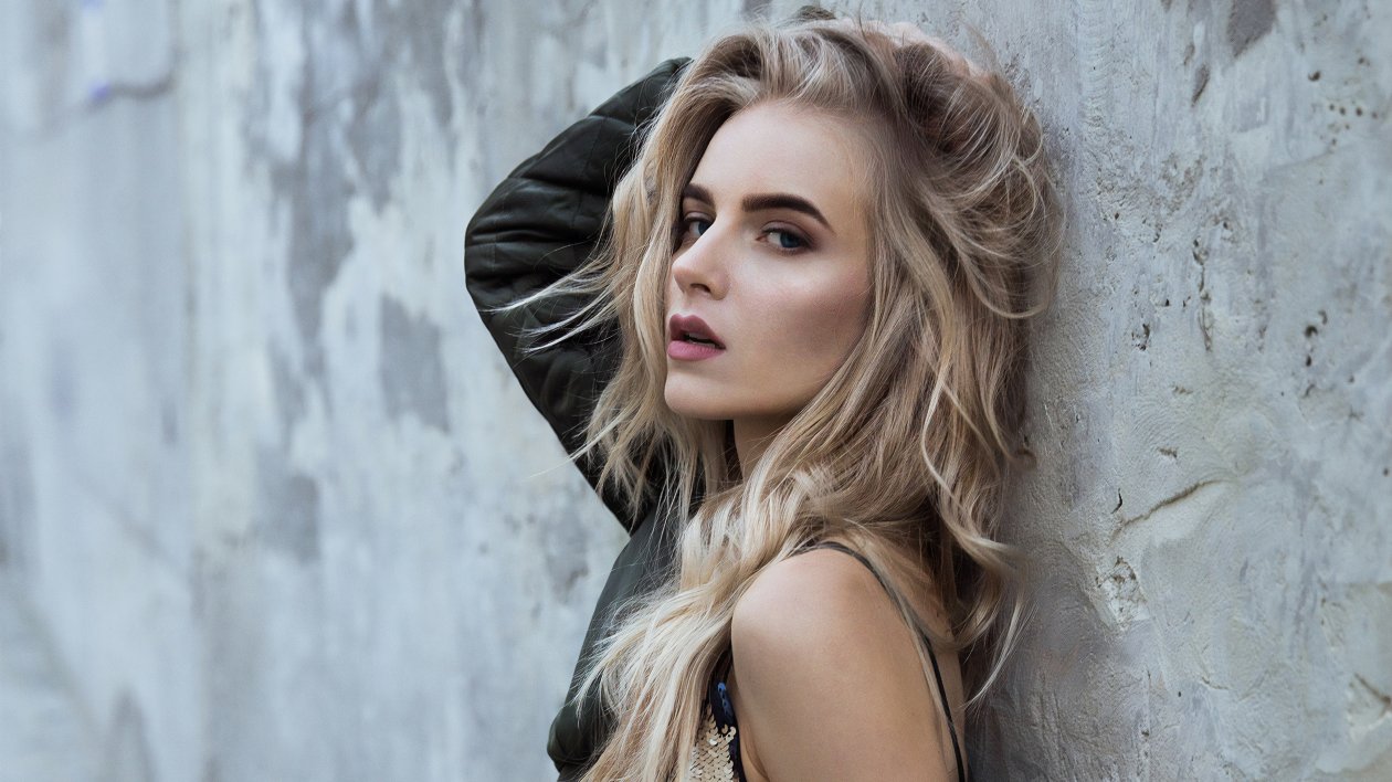 Model Posing Outdoors 4k