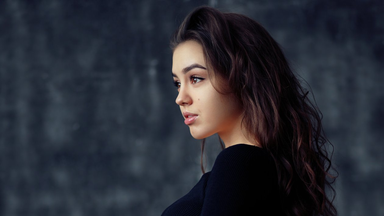 Nastya Girl Looking Side 5k