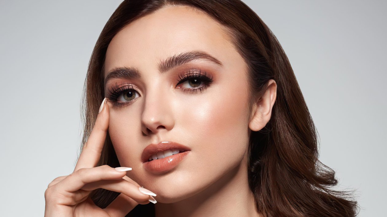 Peyton List Kiss Cosmetics 2021