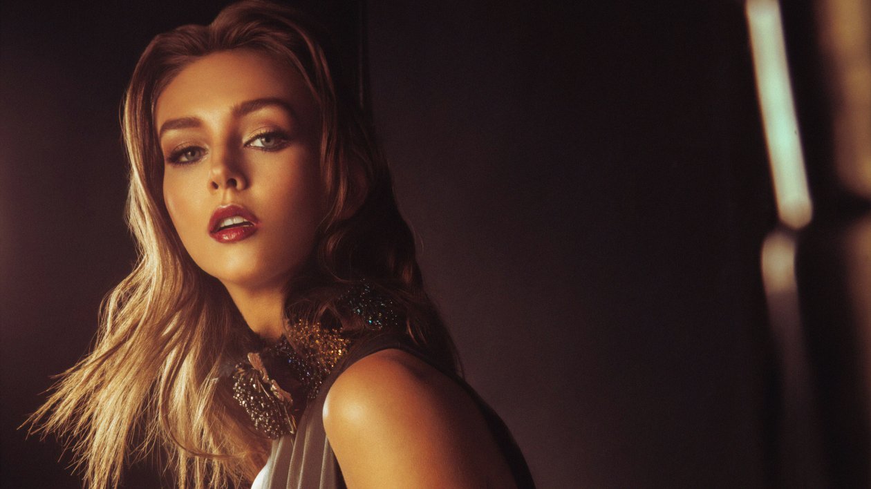 Rachel Cook Revista Central 2019 4k