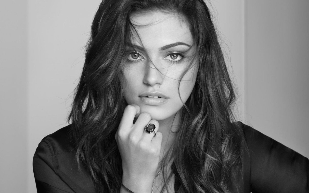 Phoebe Tonkin Monochrome