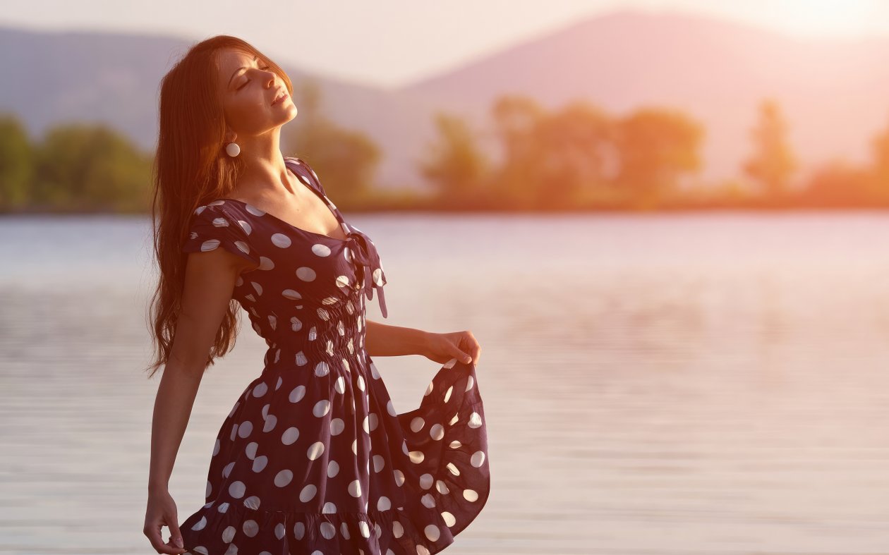 Polka Dot Dress Sunbeams 4k