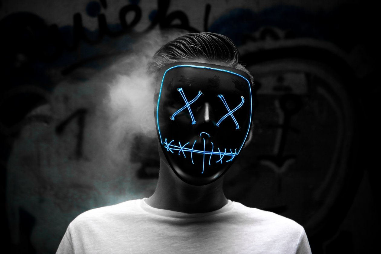 Man Wearing Blue Mask 5k