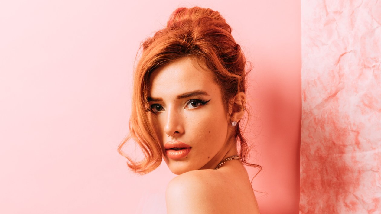 Bella Thorne Front Row 4k