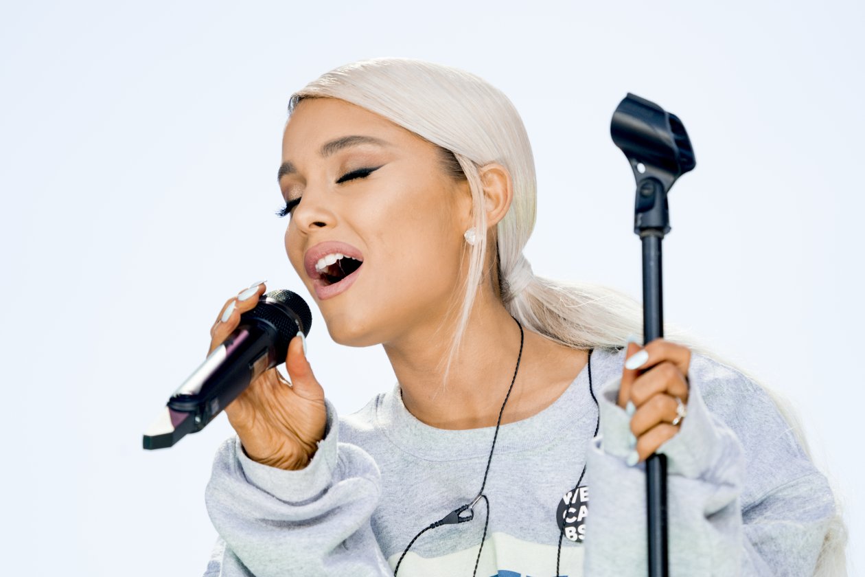 Ariana Grande Live