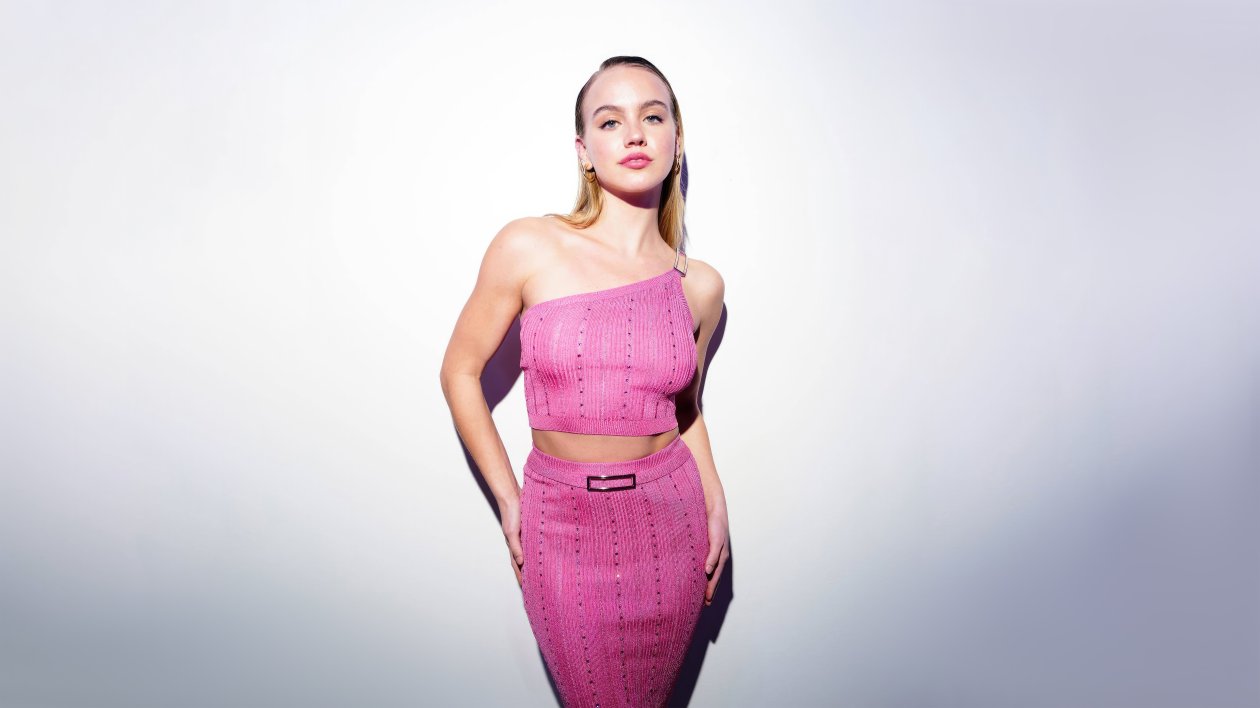 2023 Emma Brooks Marco Bahler Photoshoot 5k