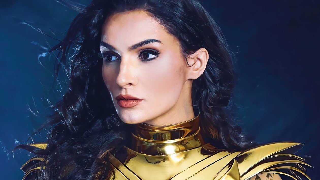 Wonder Woman Golden Armor Cosplay 4k