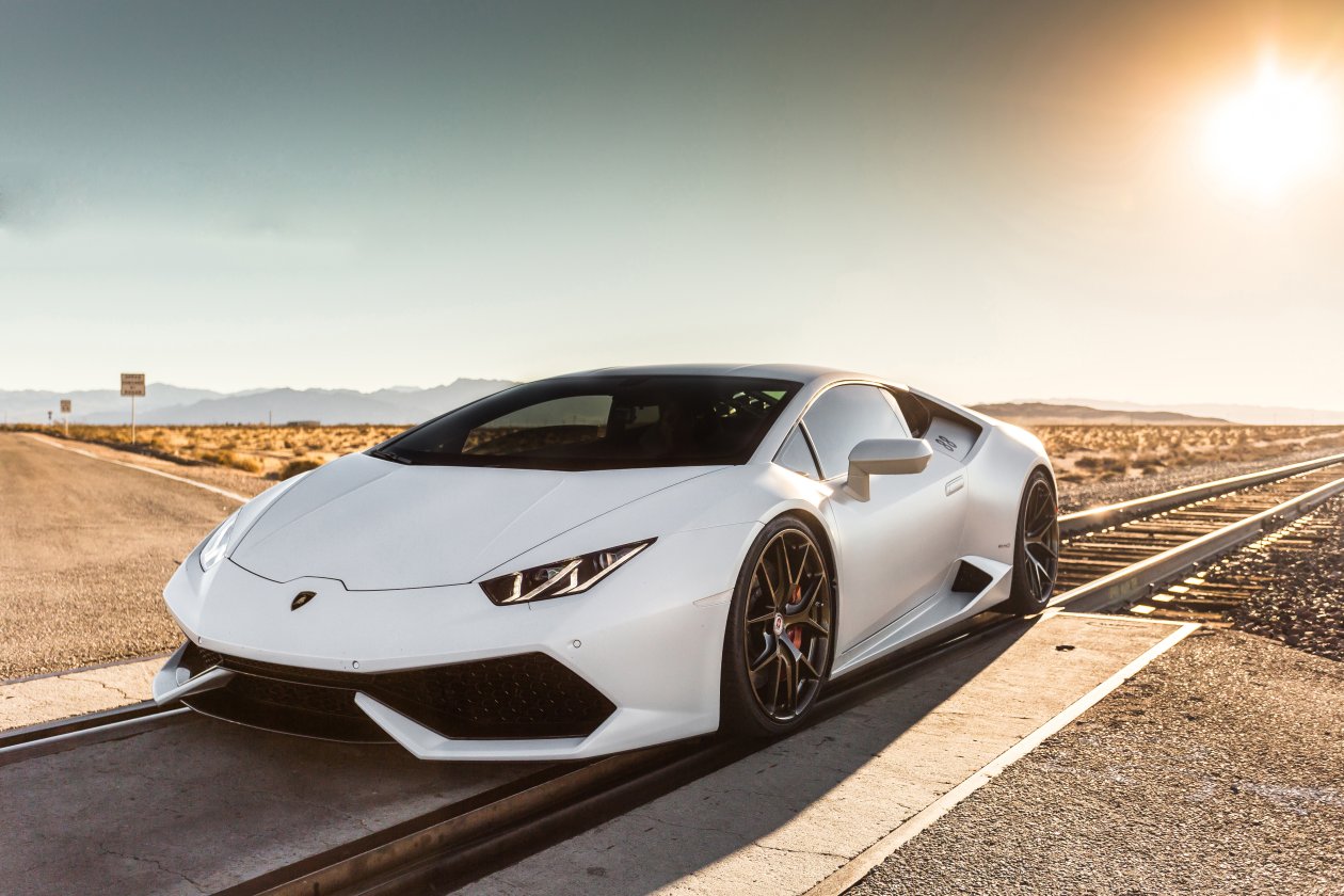White Lamborghini Huracan 5k 2018