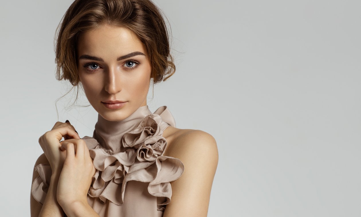 Brunette Beautiful Blue Eyes Closeup 5k