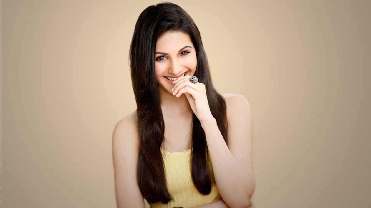 Amyra Dastur Cute
