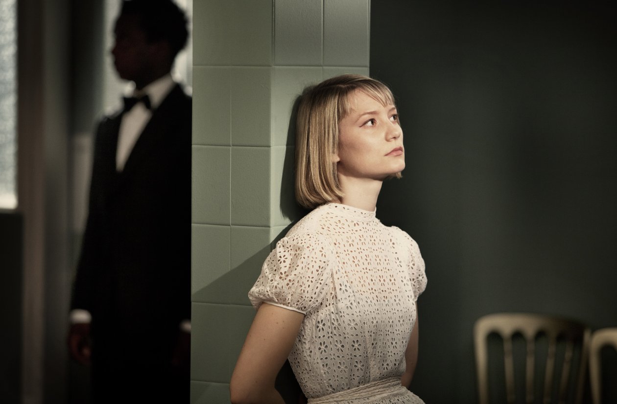 Mia Wasikowska