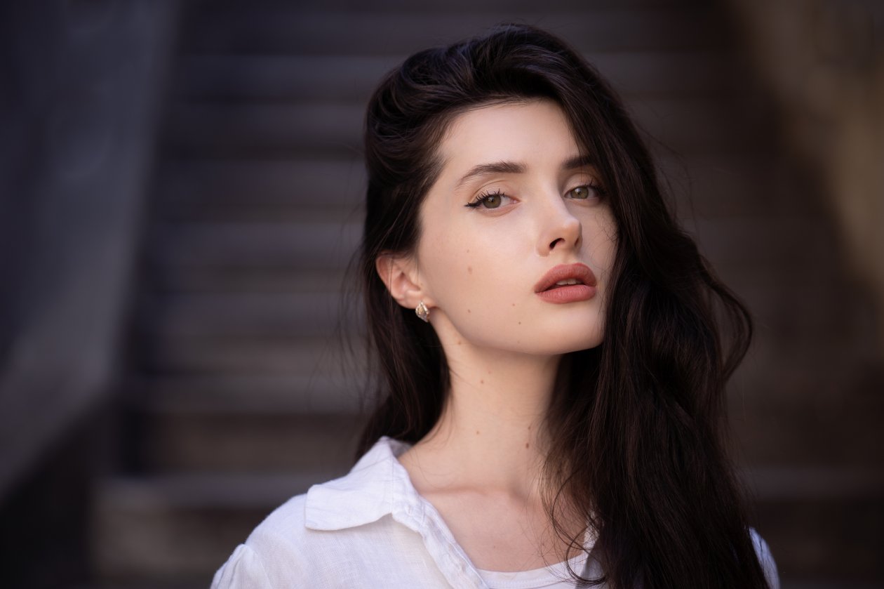 Woman Summer Looking At Viewer 5k