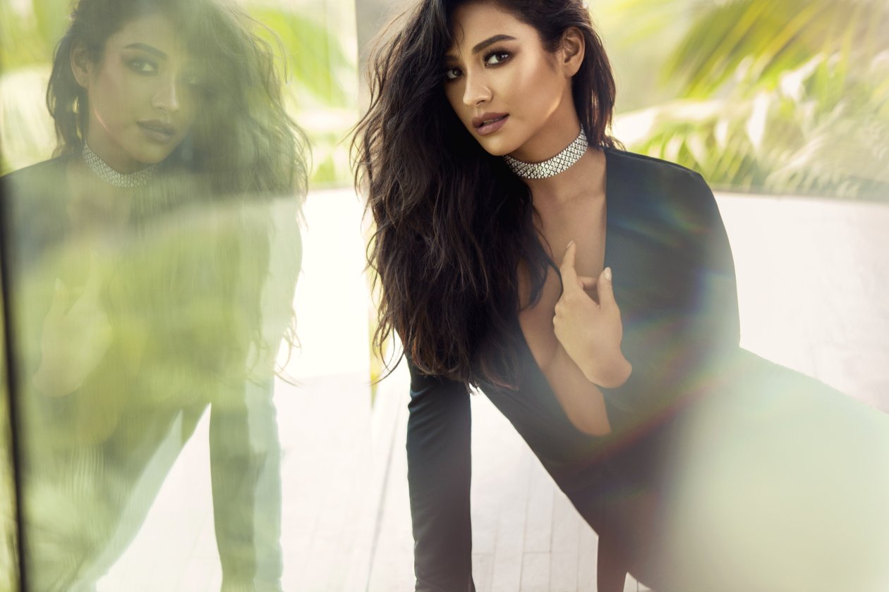 Shay Mitchell 2016
