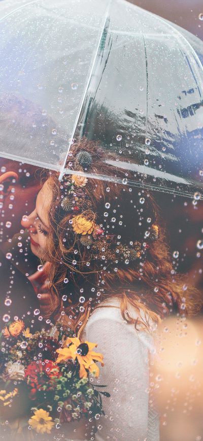 Fond d'écran iPhone Married Couple Romantic Umbrella Raining Weeding