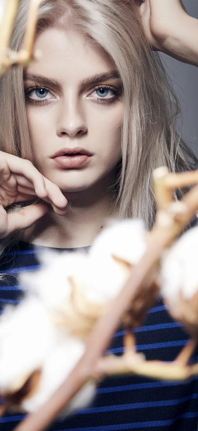 Fond d'écran iPhone Blue Eyes Blonde Hairs Model 5k