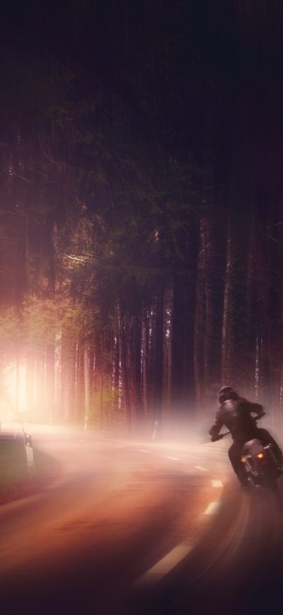 Fond d'écran iPhone Biker In Woods Dark Road Digital Art