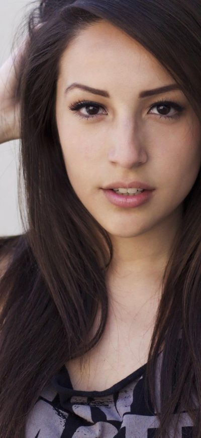 Fond d'écran Chloe Gueit 4k sur iPhone