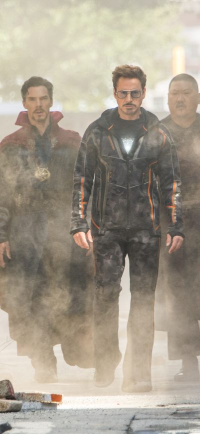 Fond d'écran iPhone Doctor Strange Stark Wong And Bruce Banner In Avengers Infinity War