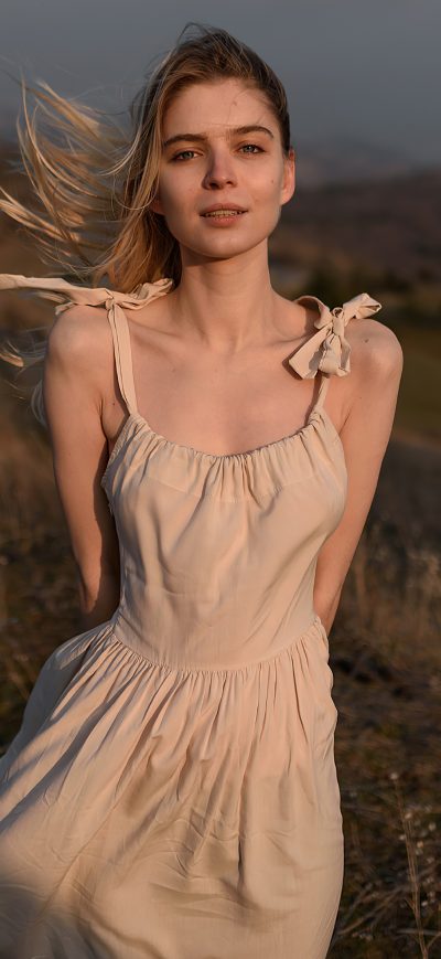 Fond d'écran iPhone Women Model Landscape White Dress Countryside 4k