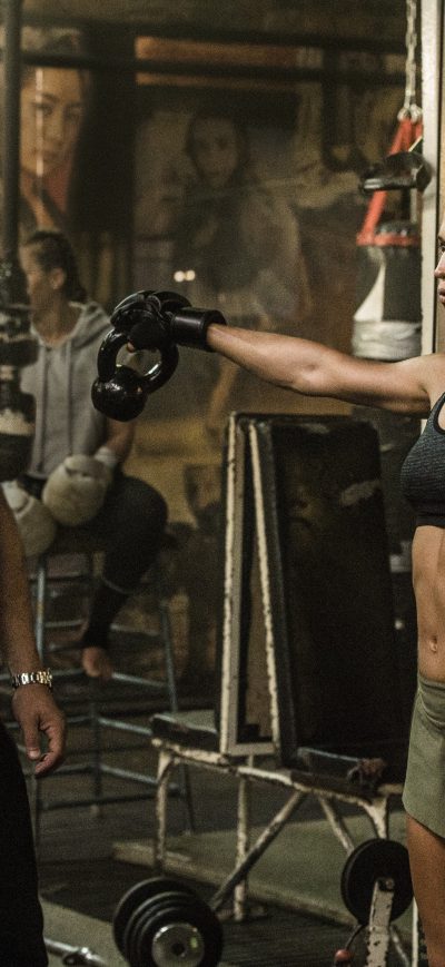 Fond d'écran iPhone Tomb Raider 2018 Alicia Vikander As Lara Croft Doing Workout