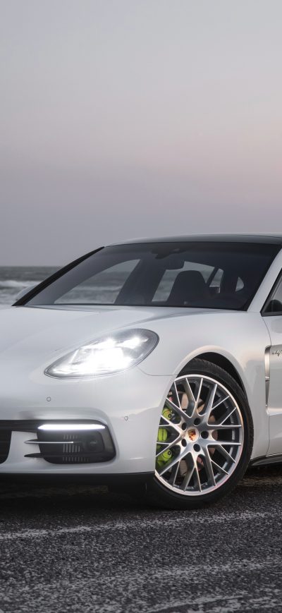 Fond d'écran iPhone Porsche Panamera 4 E Hybrid Executive