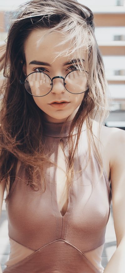 Fond d'écran iPhone Women Portrait With Glasses