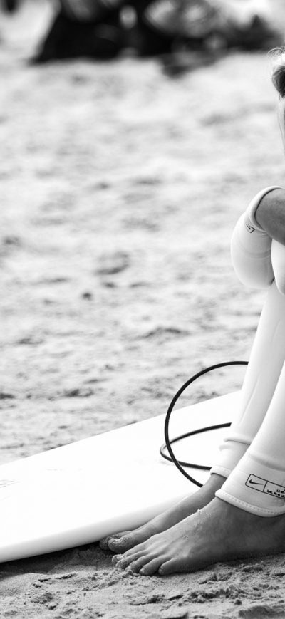Fond d'écran Surfing Girl sur iPhone