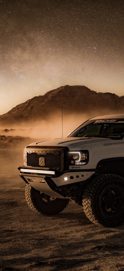 Fond d'écran iPhone 4x4 Offroad Vehicle In Desert