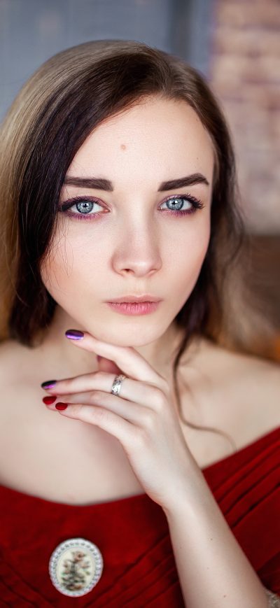 Fond d'écran iPhone Girl Glowing Eyes Red Dress 5k
