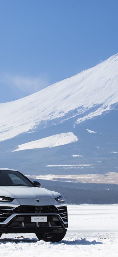 Fond d'écran iPhone Lamborghini Urus Mountains