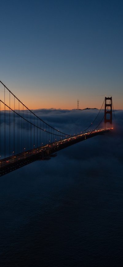 Fond d'écran iPhone Golden Gate Covered In Fog 8k